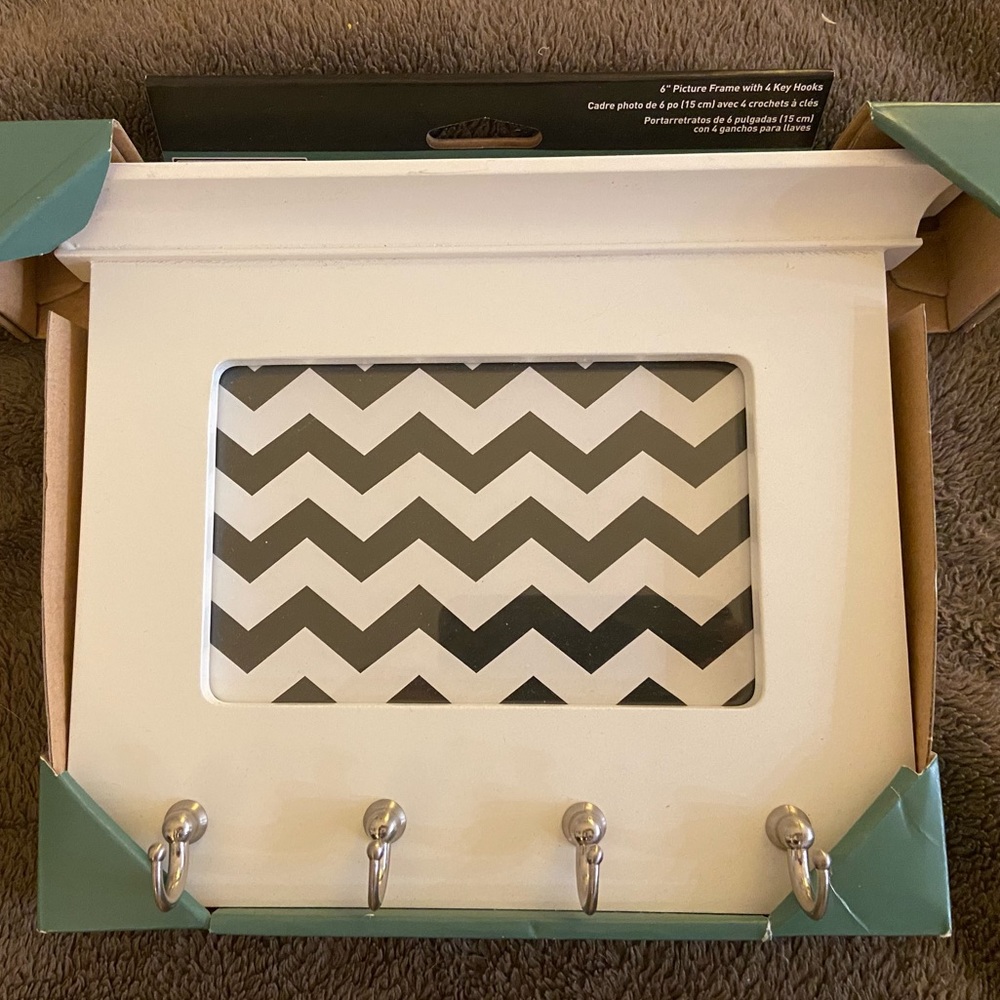 Picture frame with four key hooks, NIB